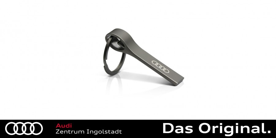 Schlüsselanhänger Gunmetal aus Metall mit gravierten Audi Ringen 
